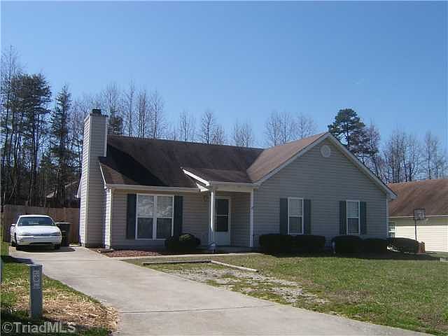 1st image of 819 Banner Oak Ct