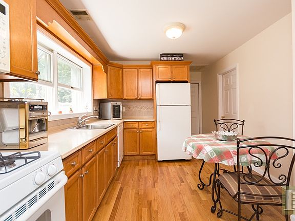 2nd image of 544 N Terrace Ave