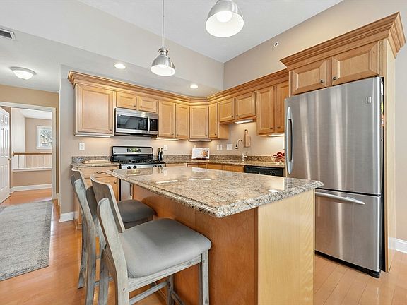 5th image of 645 Devenwood Way