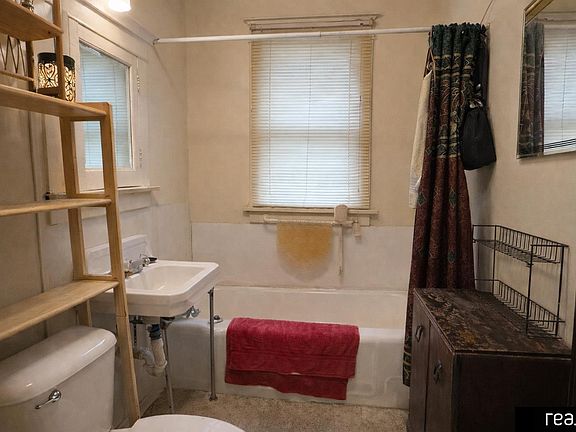 4th image of 2857 Corby St