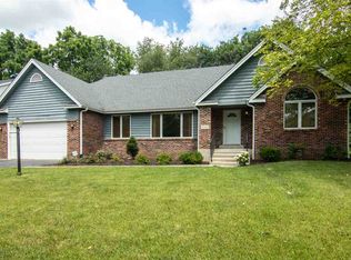 5320 Regents Park Rd, Rockford, IL 61107