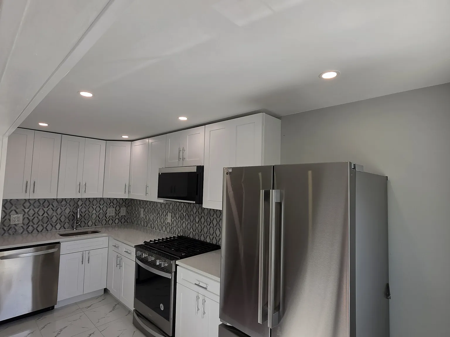 3 bed, 1152 sqft, $1,995 — Photo 3