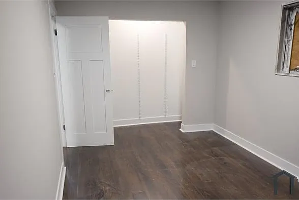 10235 S Oglesby Ave — Photo 8