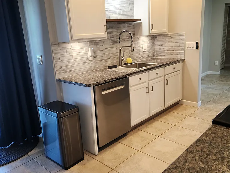 172 Lee Ave — Photo 8