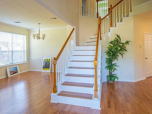 2nd image of 2519 Parkhaven Dr