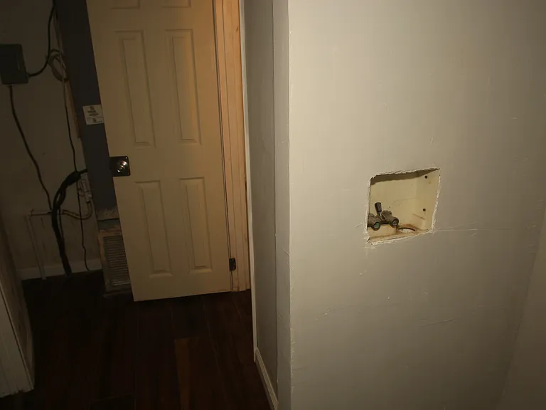 352 Longwood St — Photo 7
