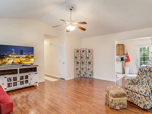 4th image of 1123 Long Meadow Dr