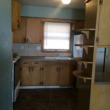 3rd image of 2265 E 77th Ter