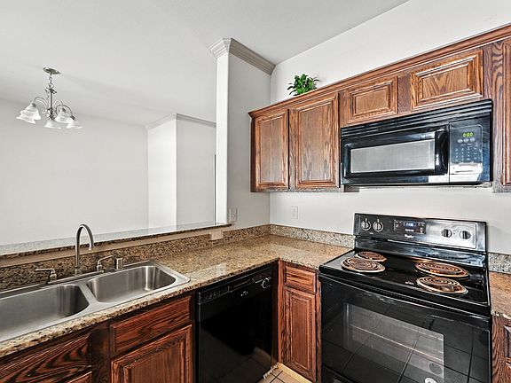 3rd image of 2353 Homewood Ln