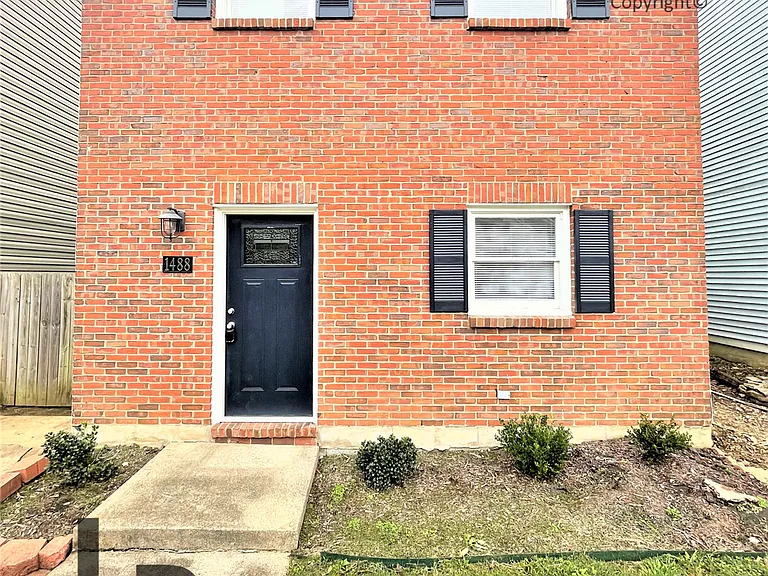 1488 Deer Lake Cir — Photo 1