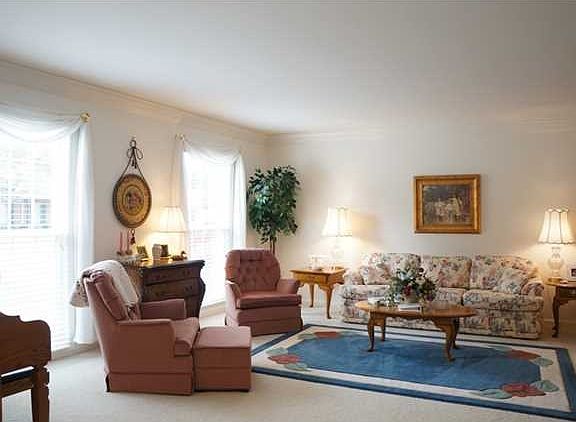 2nd image of 512 E Meade Dr