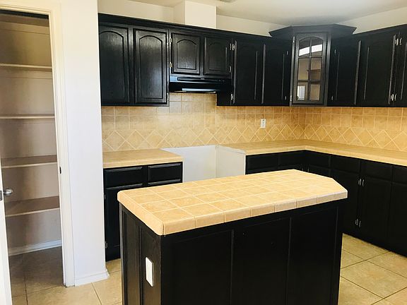 4th image of 3223 Imperial Dr