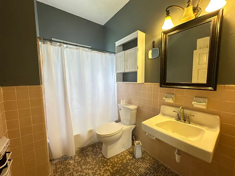 457 Dalzell St — Photo 9