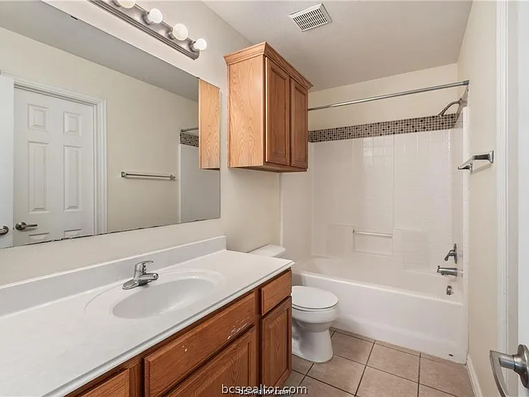 1001 Krenek Tap Rd #2105 — Photo 12