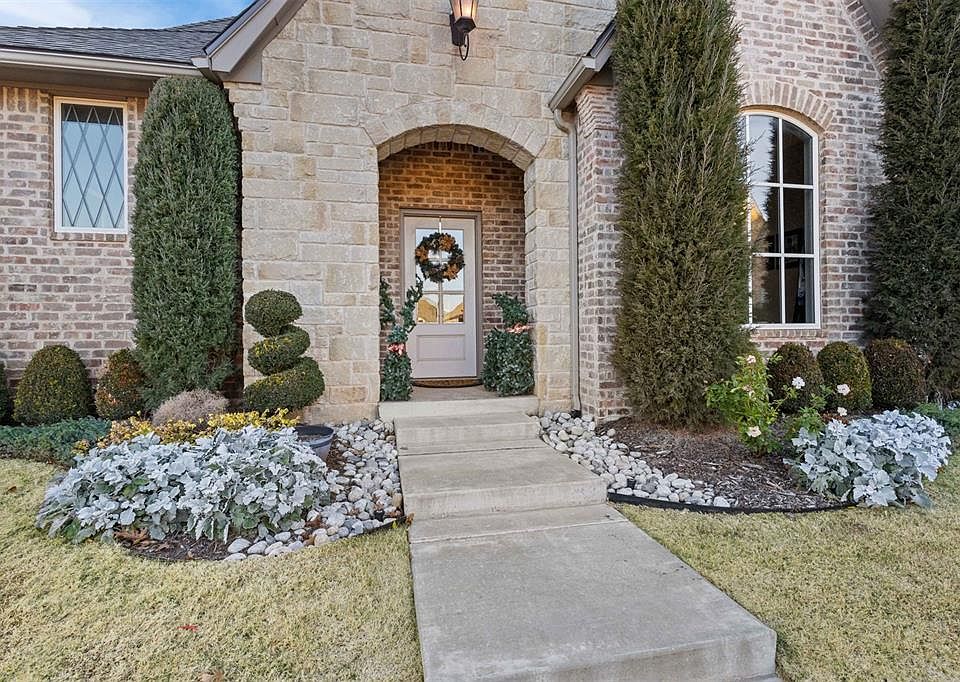 1st image of 16401 La Crema Dr