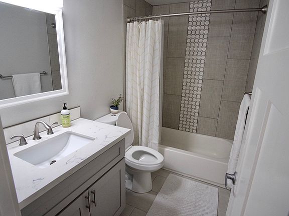 5th image of 17121 NE 80th St #17129