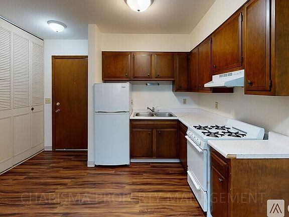 4th image of 503 E Poplar Dr #203