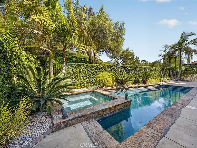 6 Westchester Ct — Photo 3