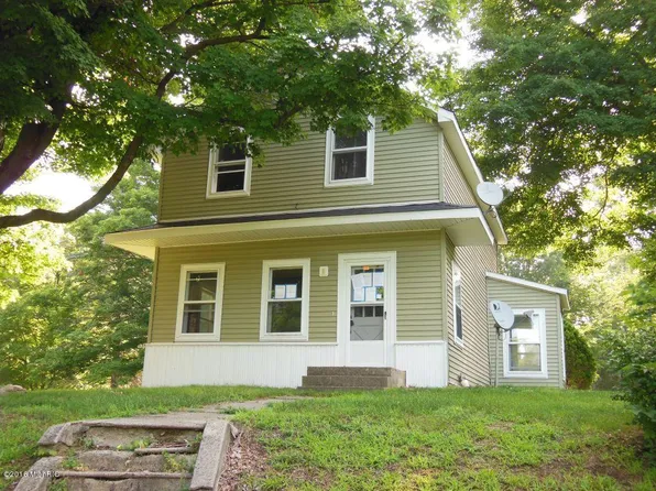 306 Dewey St, Union City, MI 49094