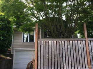 5911 8th Ave NE, Seattle, WA 98105