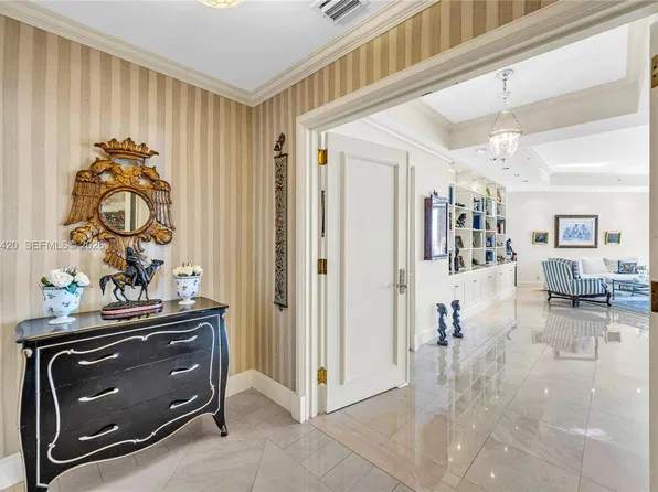 10 Edgewater Dr APT 10E, Coral Gables, FL 33133