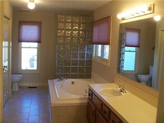 5th image of 7535 Cherryhill Dr