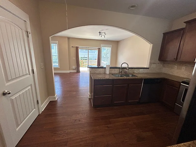 3827 Glenhaven Rd — Photo 2