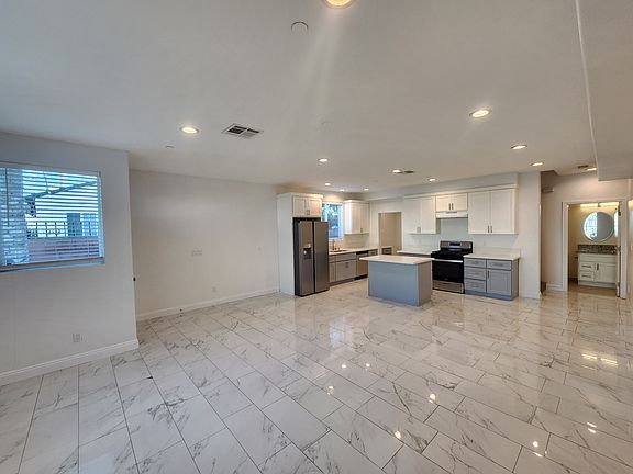 5th image of 14614 Vanowen St