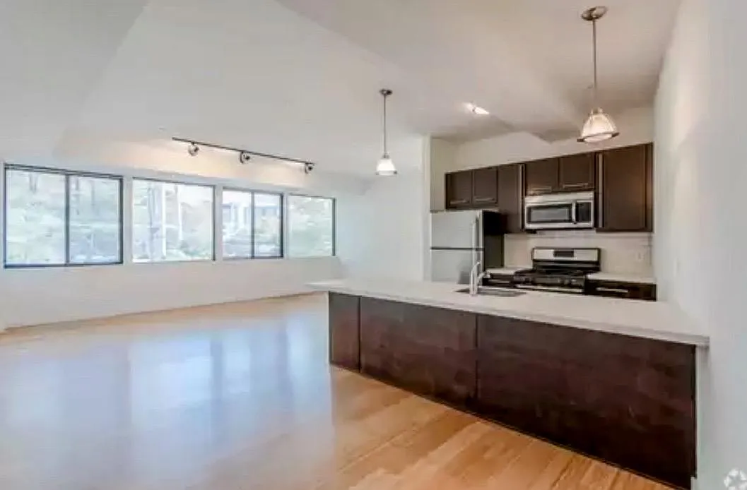 1 bed, 990 sqft, $2,750 — Photo 1