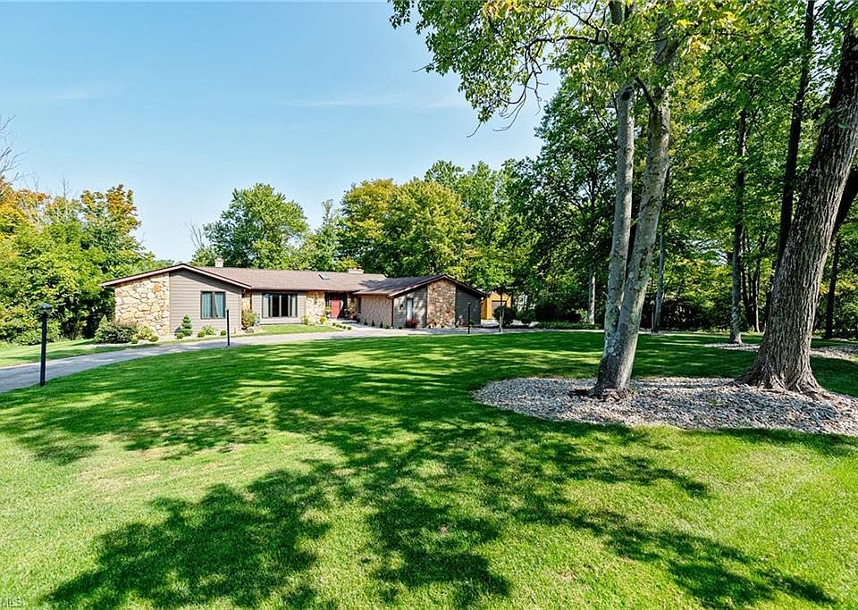 2nd image of 10375 Springhill Dr