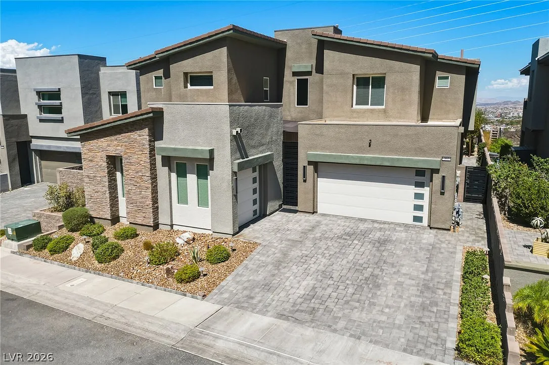 4 bed, 5.0 bath, 3824 sqft, $5,550 — Photo 1