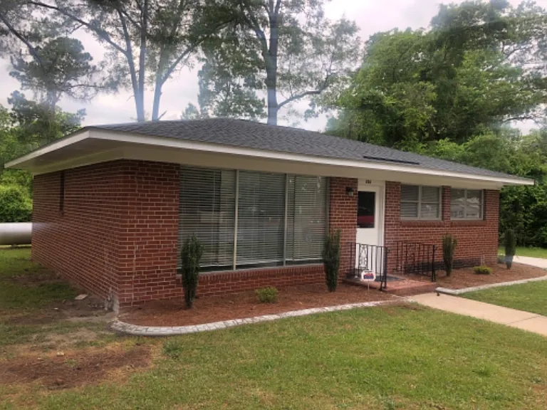 208 S Center St — Photo 3