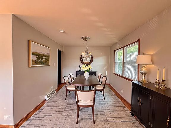 4th image of 15542 S Park Ave
