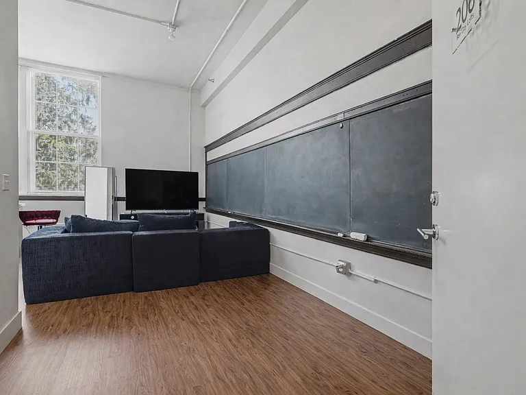 1100 3rd Ave #202 — Photo 3