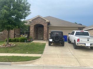 605 River Rock Dr, Azle, TX 76020