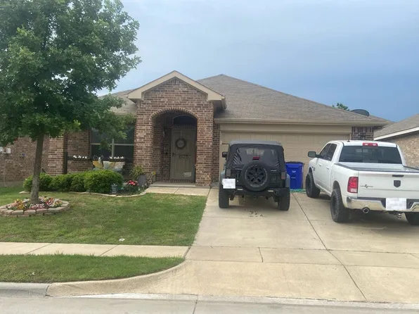 605 River Rock Dr, Azle, TX 76020