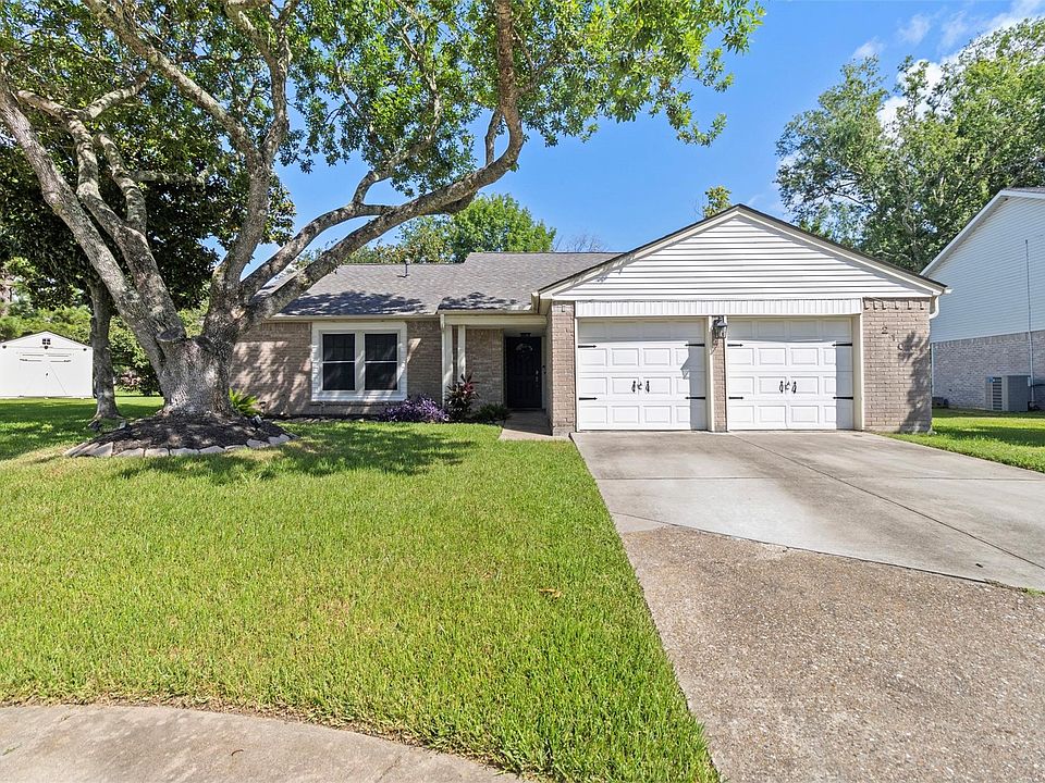 1st image of 210 Pecan Valley Ct