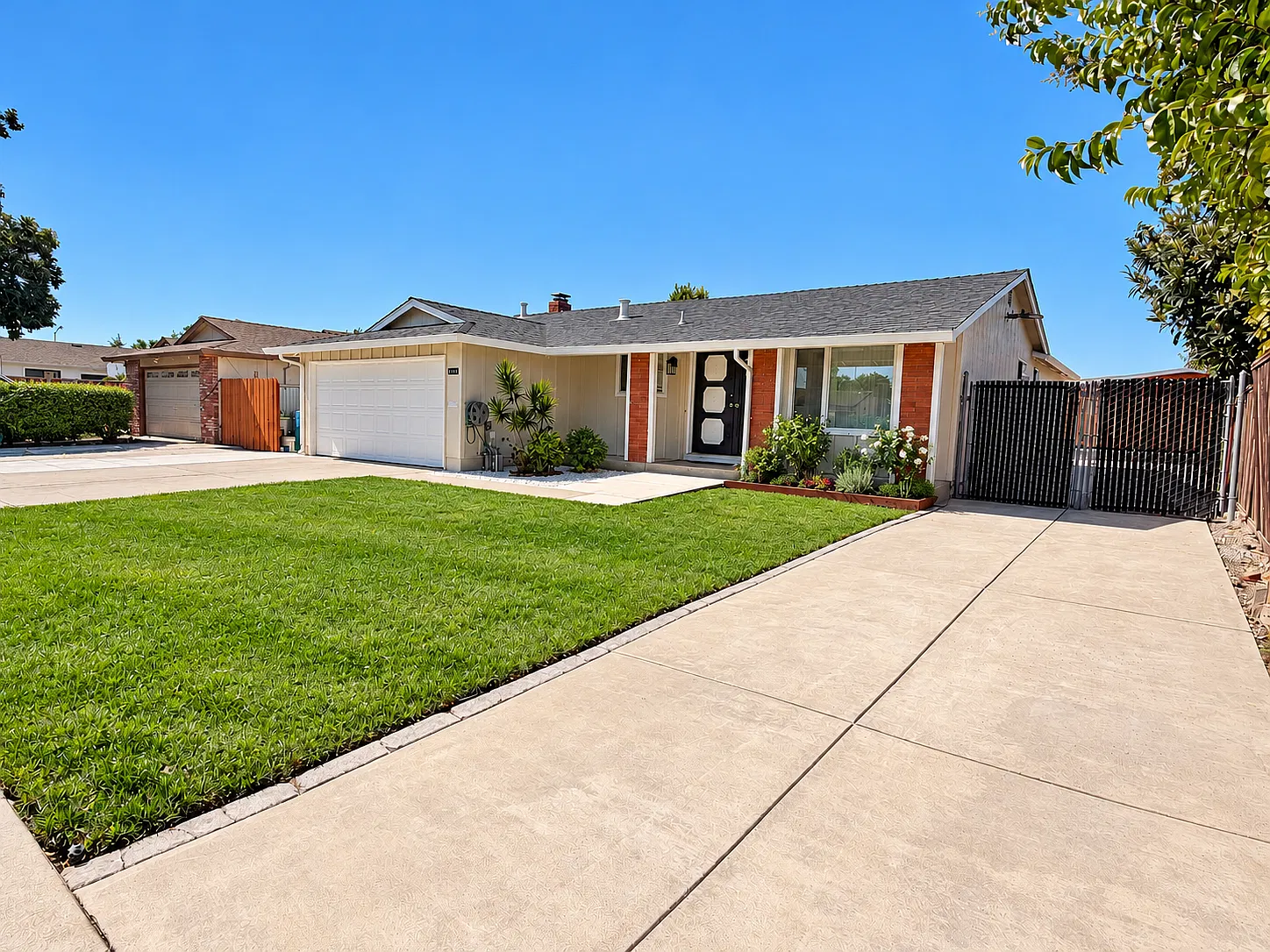 3 bed, 1320 sqft, $4,300 — Photo 2