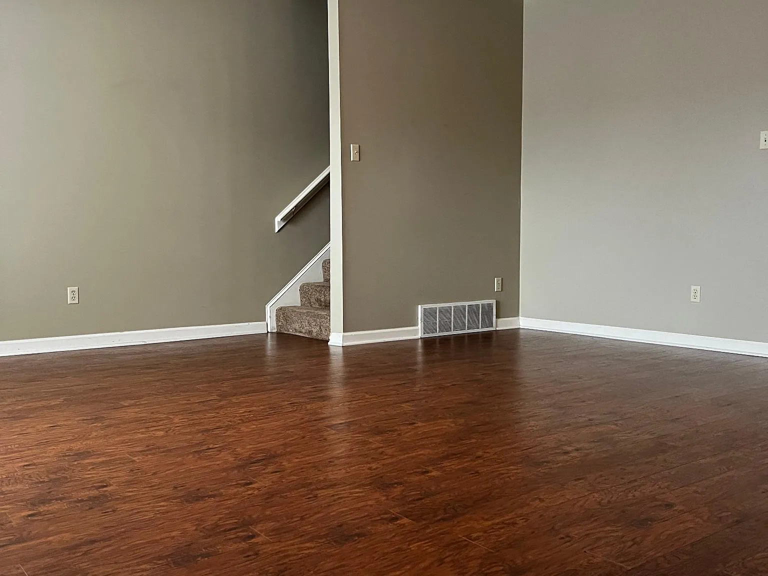 1560 Kirby Pkwy — Photo 2