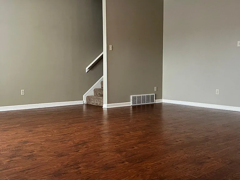 1560 Kirby Pkwy — Photo 2