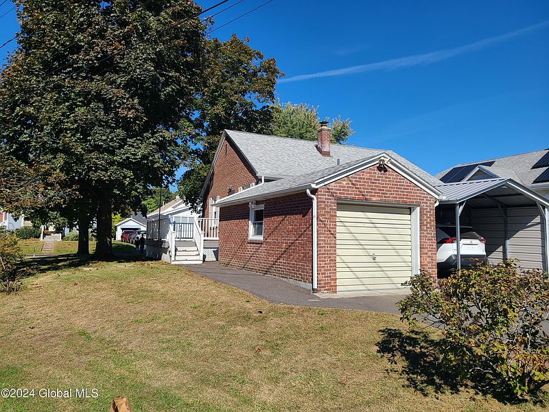 3rd image of 36 Elmhurst Avenue