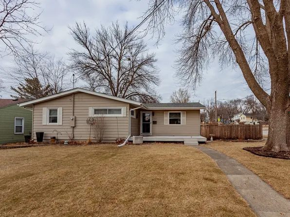 2301 Prospect Ave, West Des Moines, IA 50265