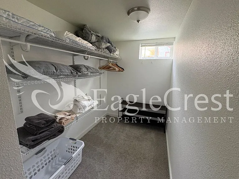 1031 N Clinton St — Photo 22