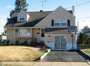 17 Wickom Ave, Hamilton, NJ 08690