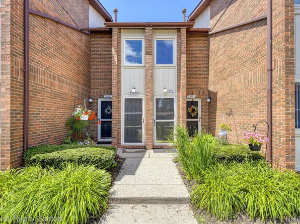 33907 Pondview Cir, Livonia, MI 48152