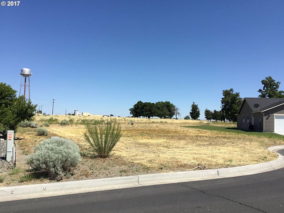 2nd image of 945 Barton Loop