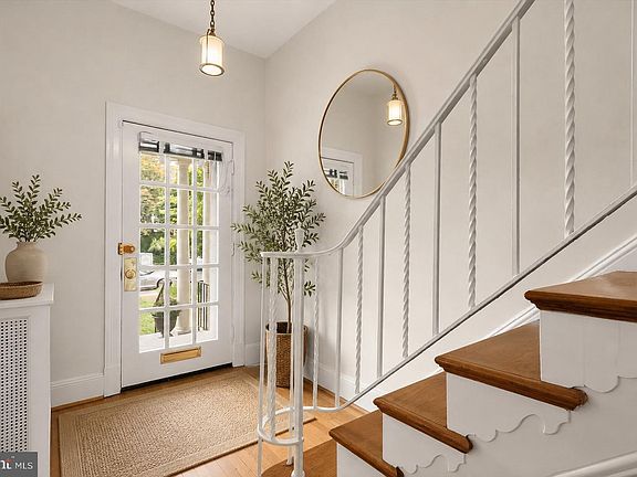 4th image of 3005 Ordway St NW