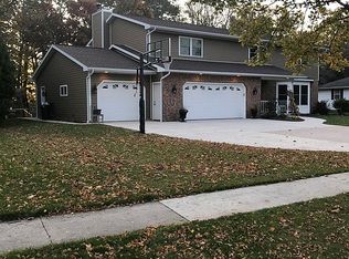 839 Indian Bluff Dr, Manitowoc, WI