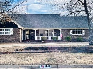 2142 Edgehill Rd, Salina, KS 67401