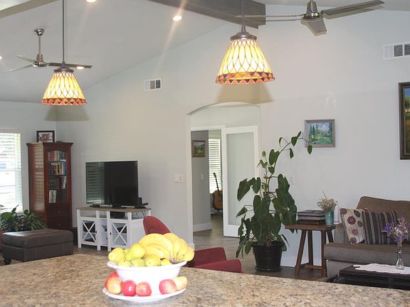 4th image of 1050 W La Vida Ave